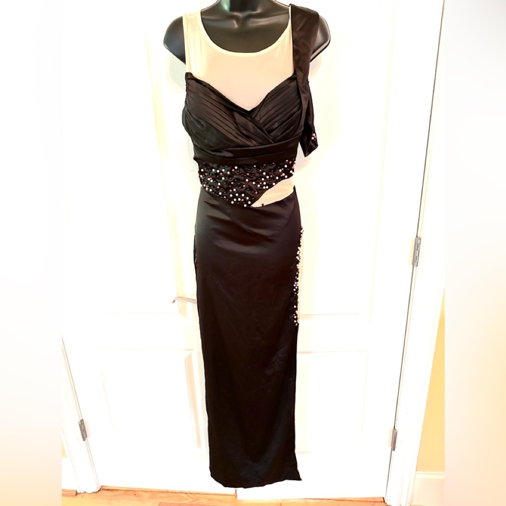 NWT Loragal black stretchy detail beading long dress size L